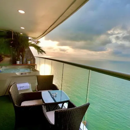 Jacuzzi- Apartamento De Lujo 2br 35 Piso Vista Al Mar Apartamento *