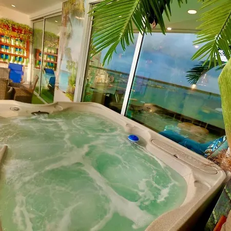 Jacuzzi- Apartamento De Lujo 2br 35 Piso Vista Al Mar *