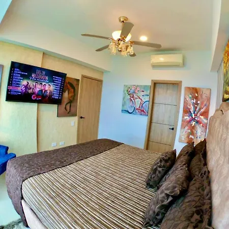 Jacuzzi- Apartamento De Lujo 2br 35 Piso Vista Al Mar Cartagena