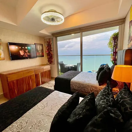 Jacuzzi- Apartamento De Lujo 2br 35 Piso Vista Al Mar Apartamento