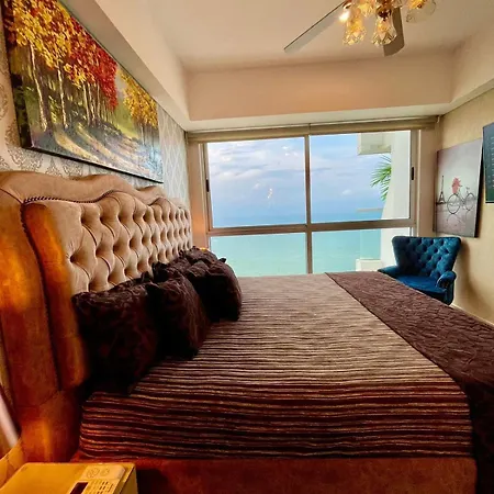 Jacuzzi- Apartamento De Lujo 2br 35 Piso Vista Al Mar